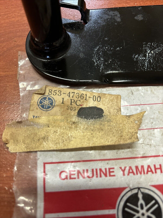 NOS Yamaha GP246F GP292F GS300 SM292 REAR ARM PIVOT 853-47361-00-00 Y184
