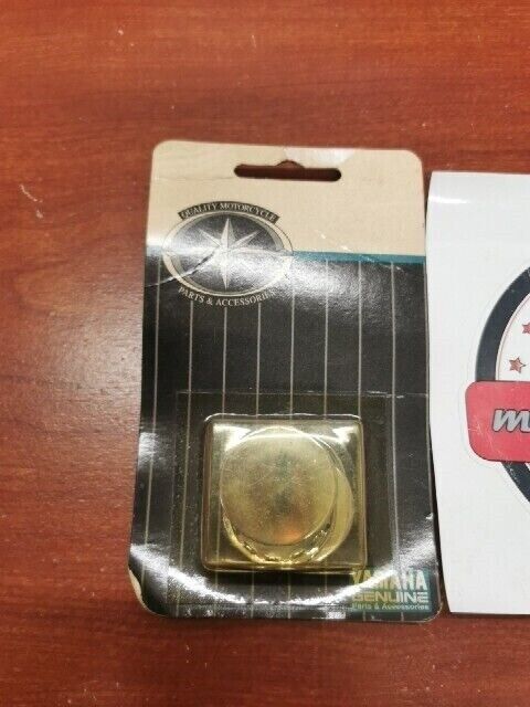 NOS Yamaha PASSENGER FOOTPEG BACKING PLATE HOLE PLUG STR-4NK26-04-04 Y102
