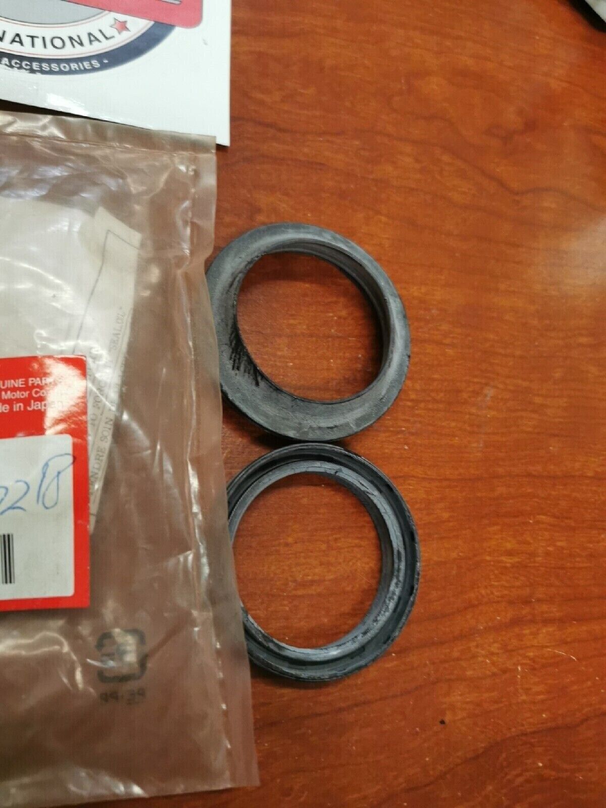 NOS Honda 2004 - 2007 CBR1000RR CB900F FORK FRONT SEAL SET 51490-MEJ-003 H34