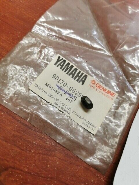 NOS Yamaha BT1100 FJ1100 FJ1200 NUT 90170-06259-00 SUB 90170-06228-00 Y111