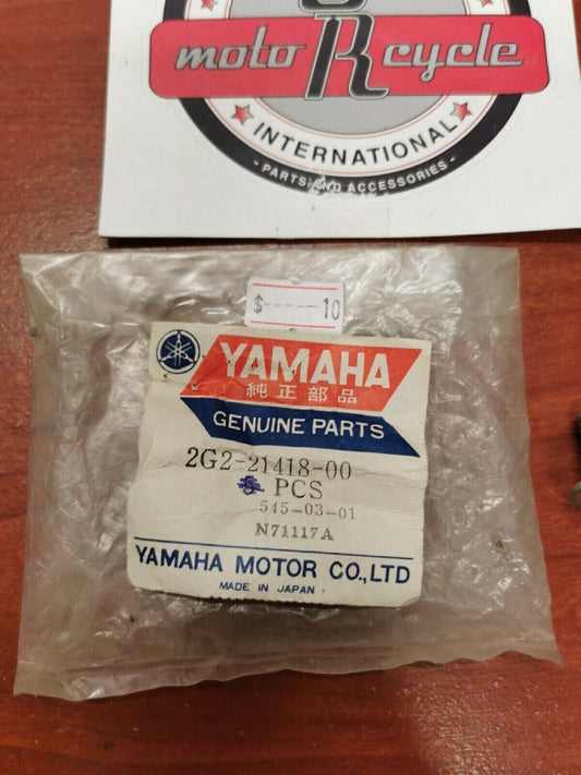 NOS Yamaha XS850 XS750 FRONT LOWER BRACKET 2 2G2-21418-00-00 Y69