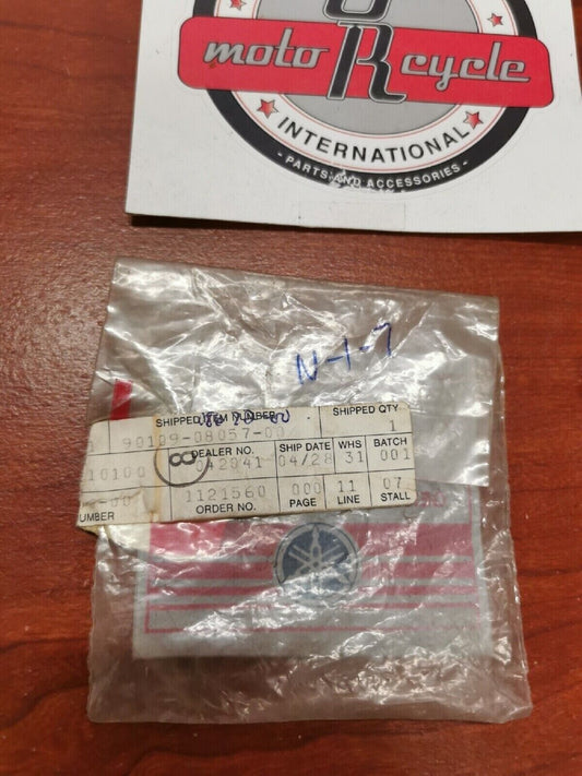 NOS Yamaha BOLT 90109-08057-00 SUB. 90101-08672-00 Y71