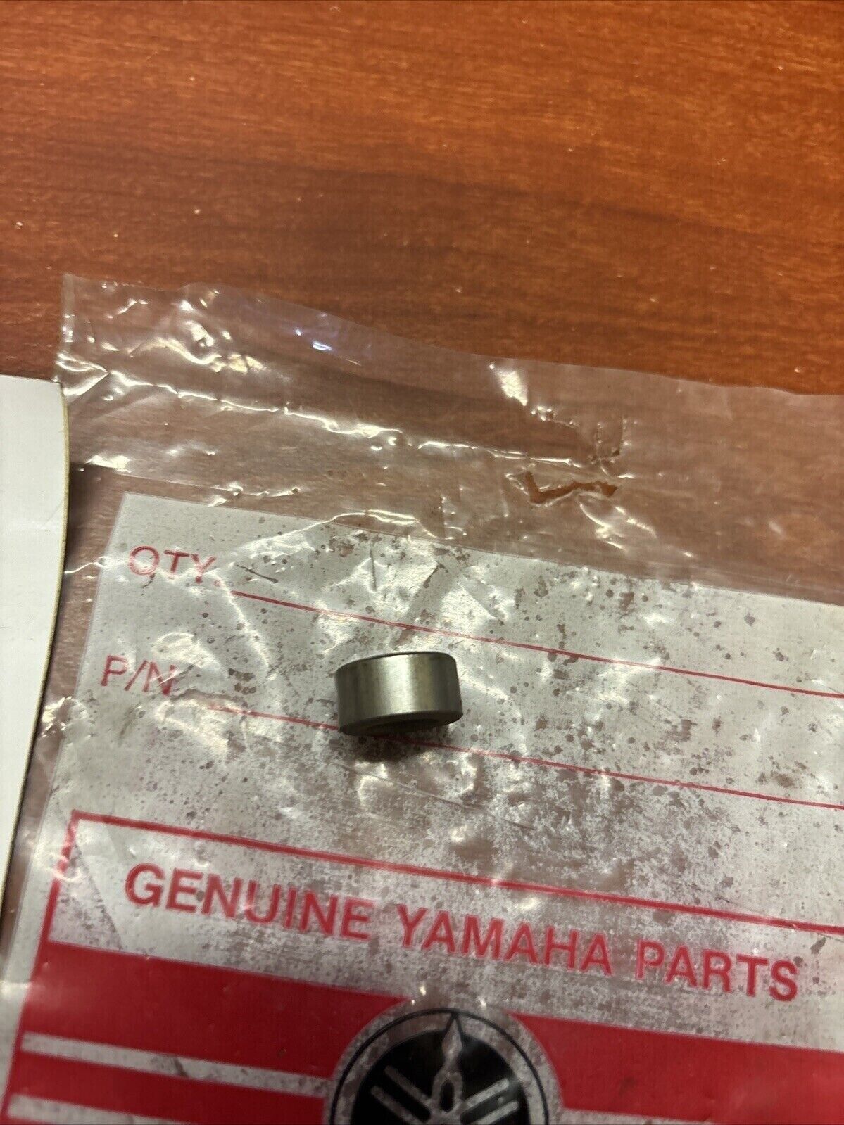 NOS Yamaha 1972 GP433 BUSH 810-47723-10-00 SUB 90380-08005-00 Y185