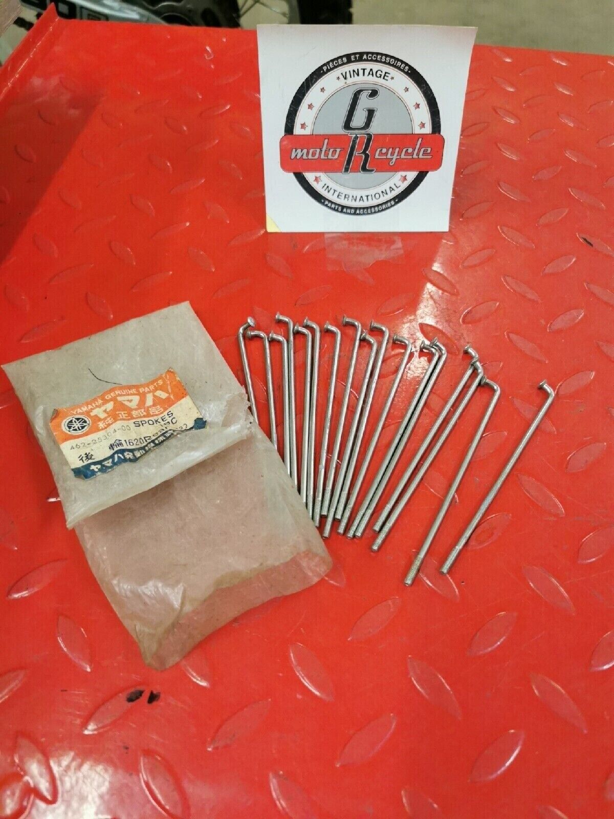 NOS YAMAHA YZ80 1975  SPOKE SET REAR  QTY 17   462-25304-00-00 Y52