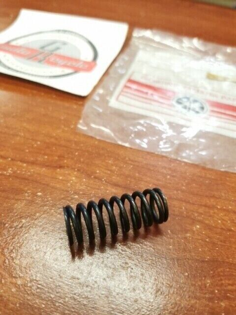 NOS Yamaha COMPRESSION SPRING 256-16333-10-00 SUB 90501-23142-00 Y154