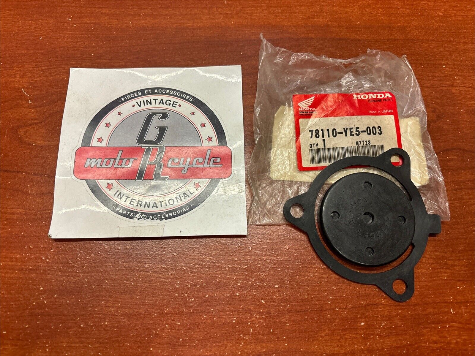 NOS Honda WP20X INLET VALVE 78110-YE5-003 H162