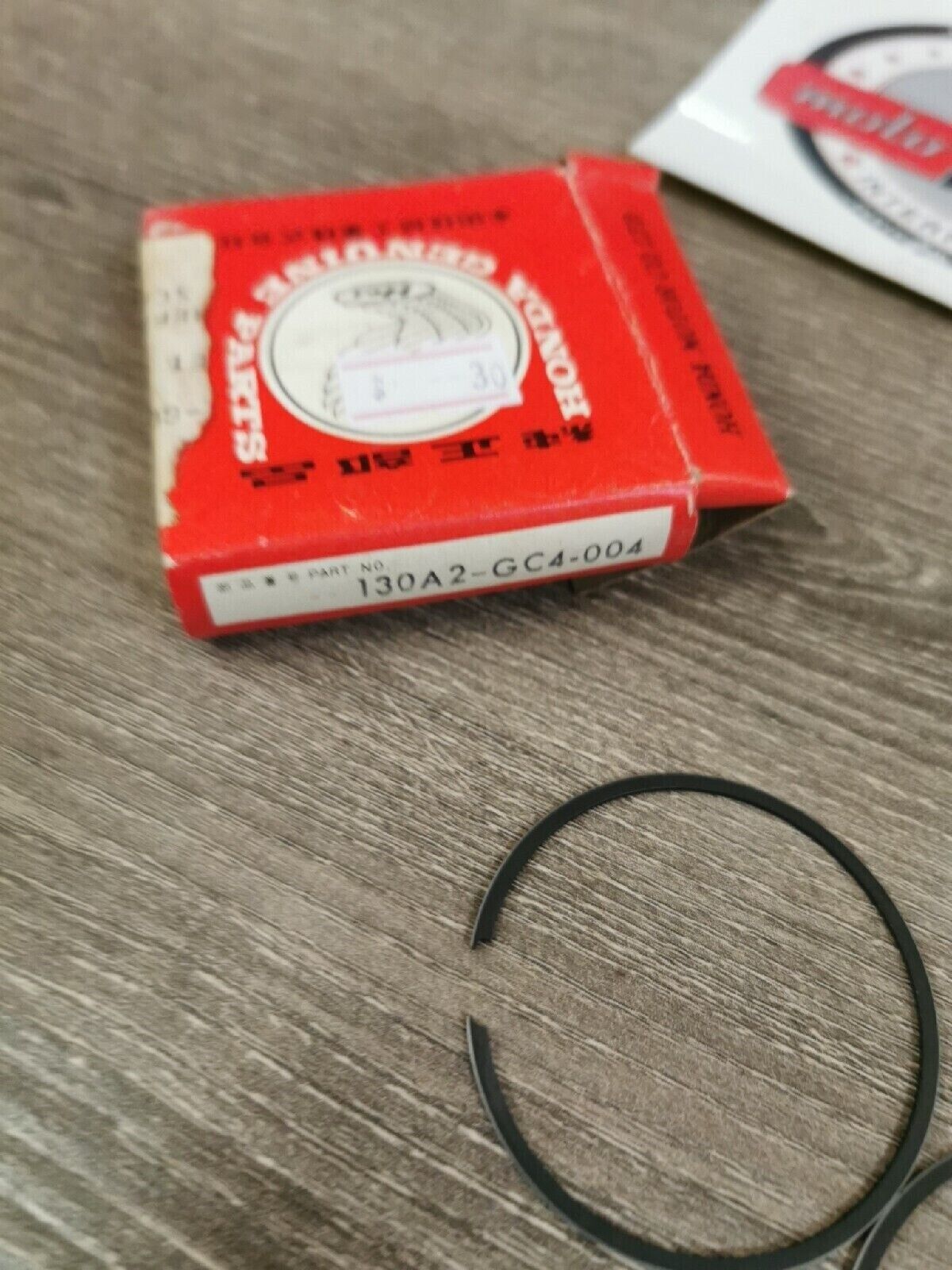 NOS HONDA CR80 1982 - 1984  RING SET PISTON 130A2-GC4-004 H47