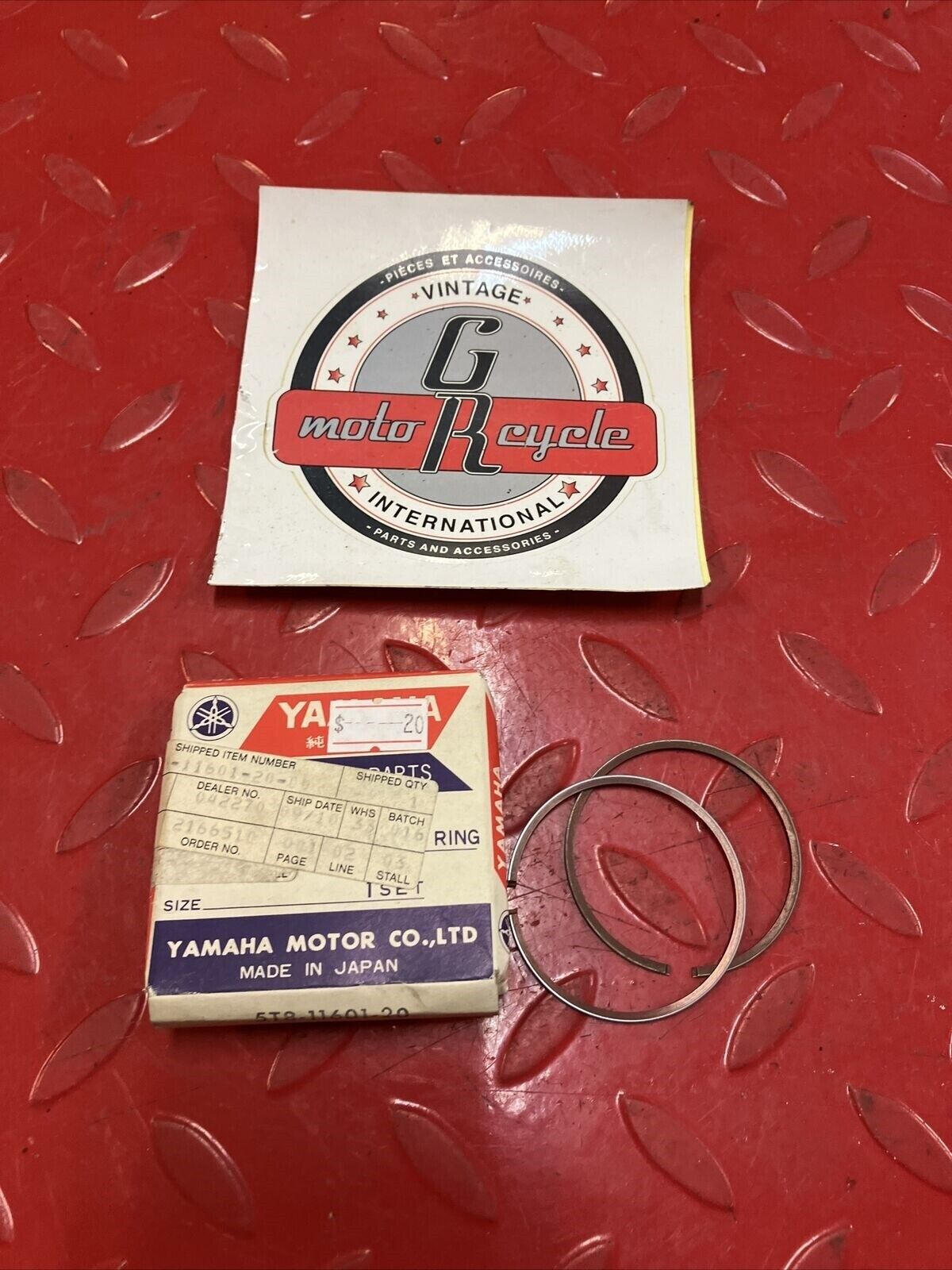 NOS Yamaha YZ80 1976 - 1980 PISTON RING SET (2ND O/S) 0.50 5T8-11601-20-00 Y34