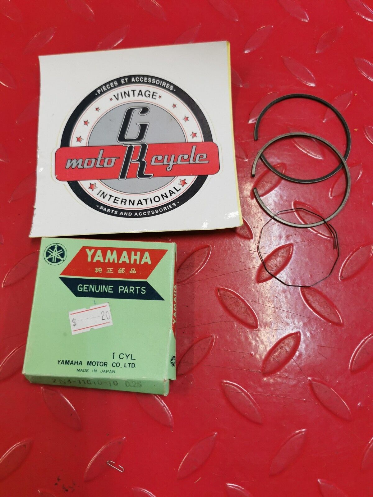 NOS YAMAHA DT125 ET300 PISTON RING SET 1ST (1ST O/S) 2N4-11610-10-00 Y32