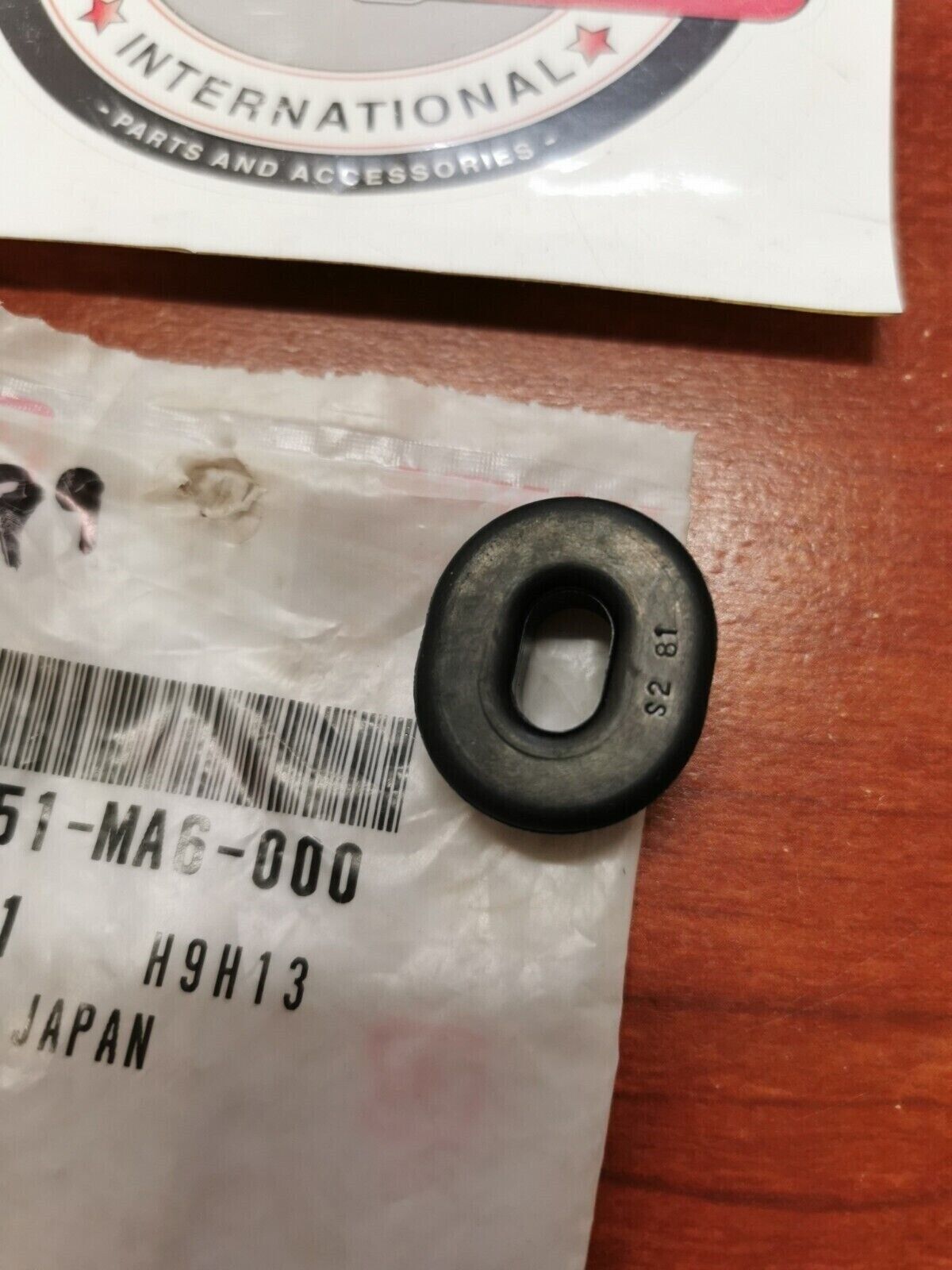 NOS Honda CX650 SXS1000 SXS700 SIDE COVER GROMMET 83551-MA6-000 H32