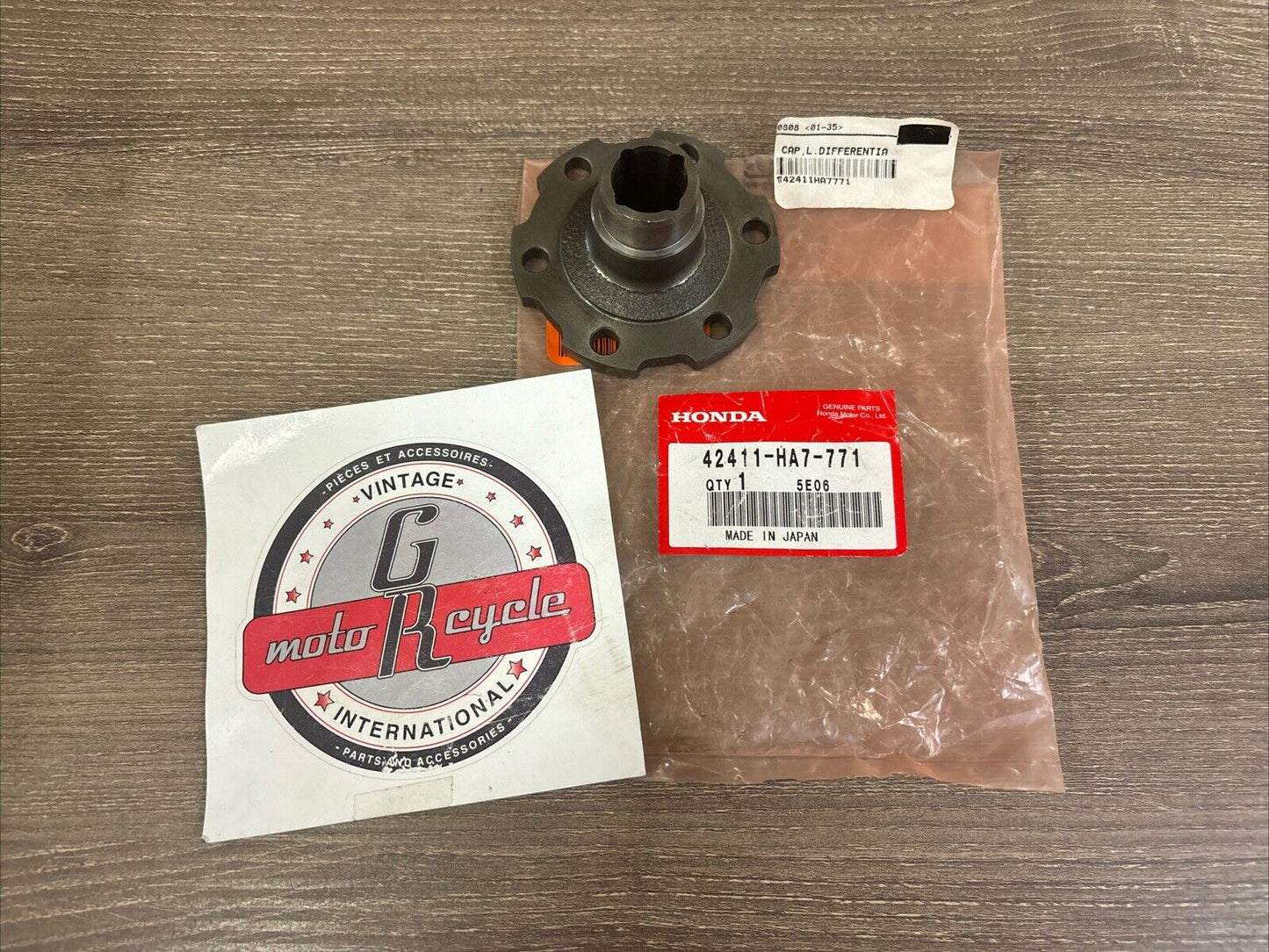 NOS Honda TRX350 TRX350D LEFT DIFFERENTIAL CASE CAP 42411-HA7-771 H120