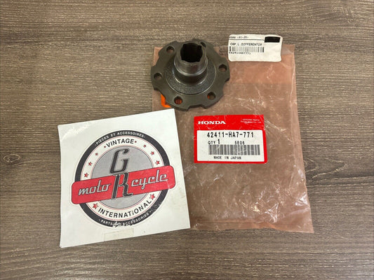 NOS Honda TRX350 TRX350D LEFT DIFFERENTIAL CASE CAP 42411-HA7-771 H120