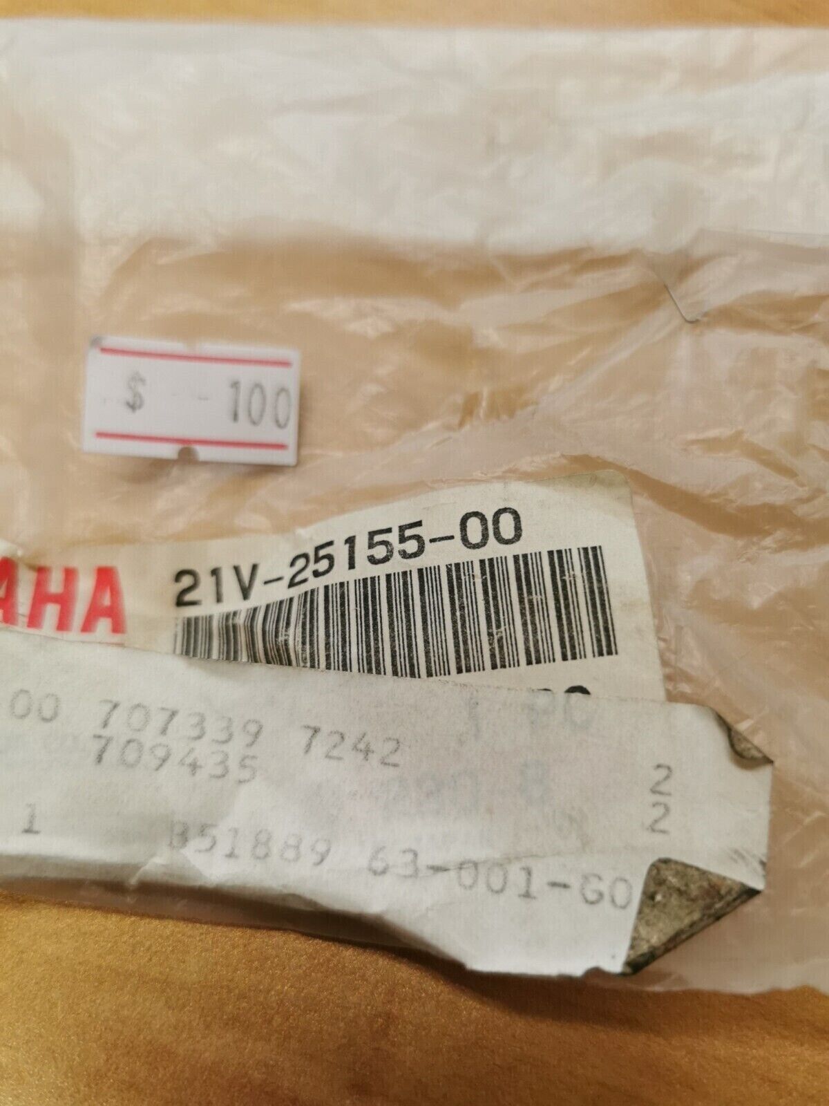 NOS YAMAHA   YTM225  1986   Lever  Camshaft 1   21V-25155-00-00   Y44