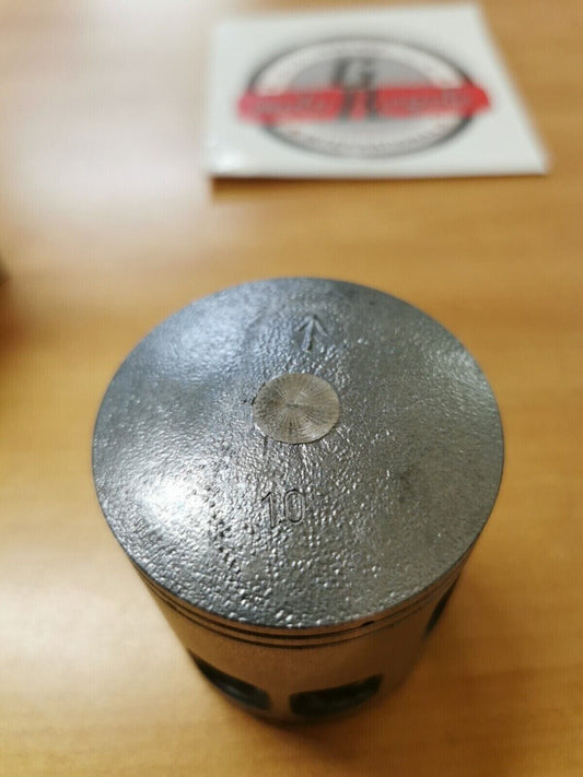 NOS YAMAHA  DT125 1978 - 1980  PISTON OVERSIZE  1.00   2A6-11638-00   Y45