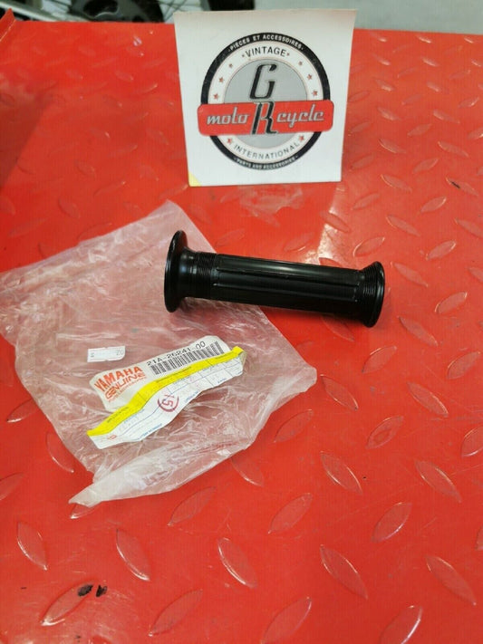 NOS YAMAHA XV250 DT50A 1988 - 2009   GRIP    21A-26241-00-00 Y52