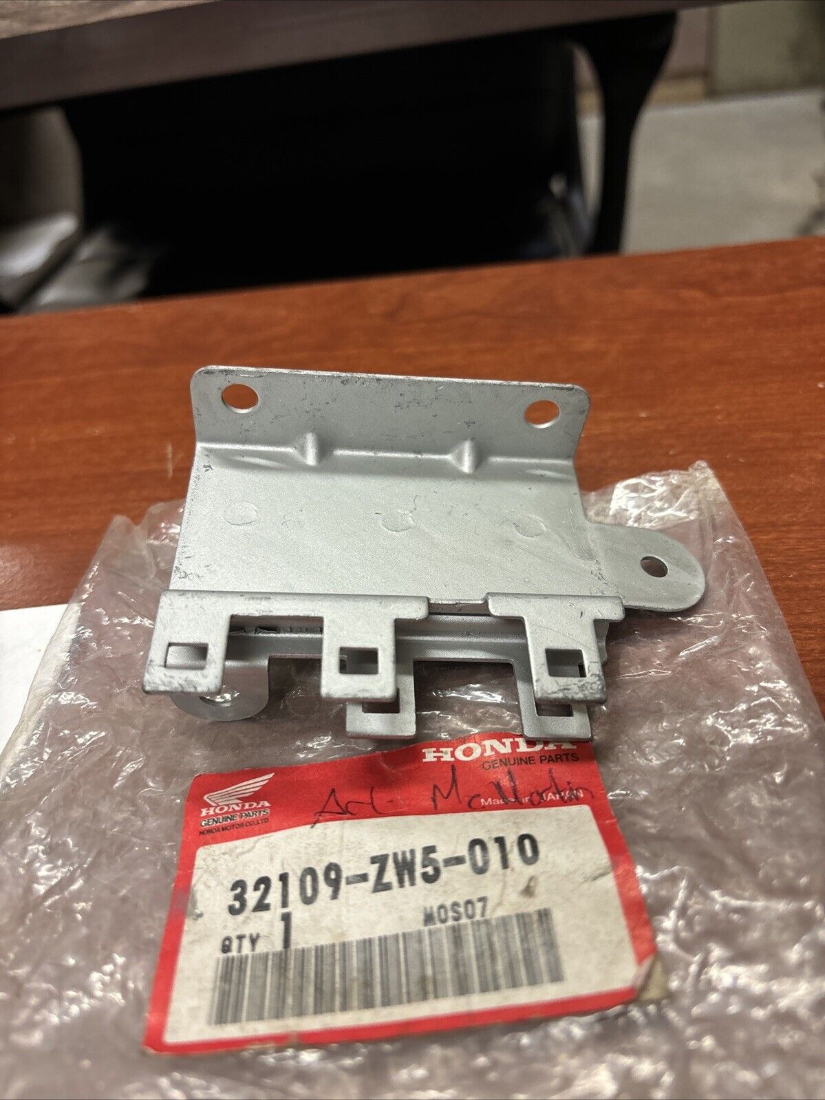 NOS Honda BF115 BF130 CONNECTOR BRACKET 32109-ZW5-010 H185