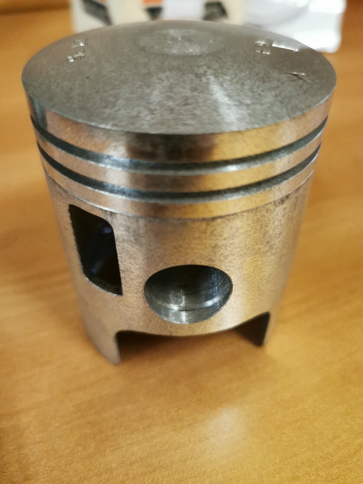 NOS YAMAHA R2 R3  1968 1969  PISTON OVERSIZE .25  235-11635-00-00 Y47