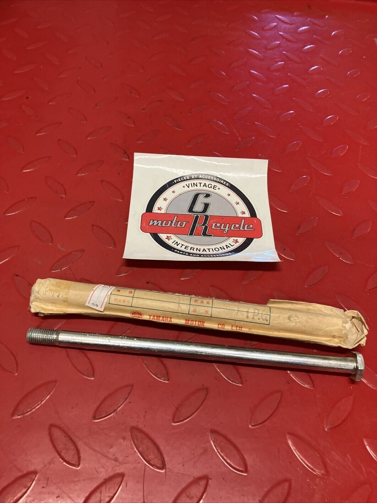 NOS YAMAHA HS1 LS2 REAR SWINGARM PIVOT BOLT SHAFT AXLE 241-22141-00-00 Y59