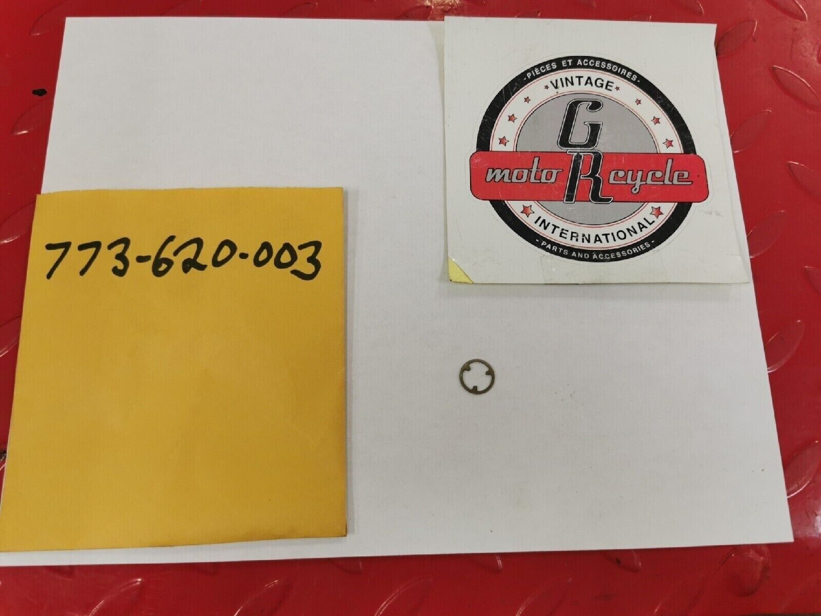 NOS PUCH BOMBARDIER MAXI  CARBURATOR LOWER NEEDLE CLIP RETAINER 773-620-003  P3