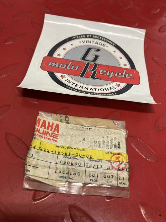 NEW NOS YAMAHA SIDE PLATE 52G-18561-00-00 Y62