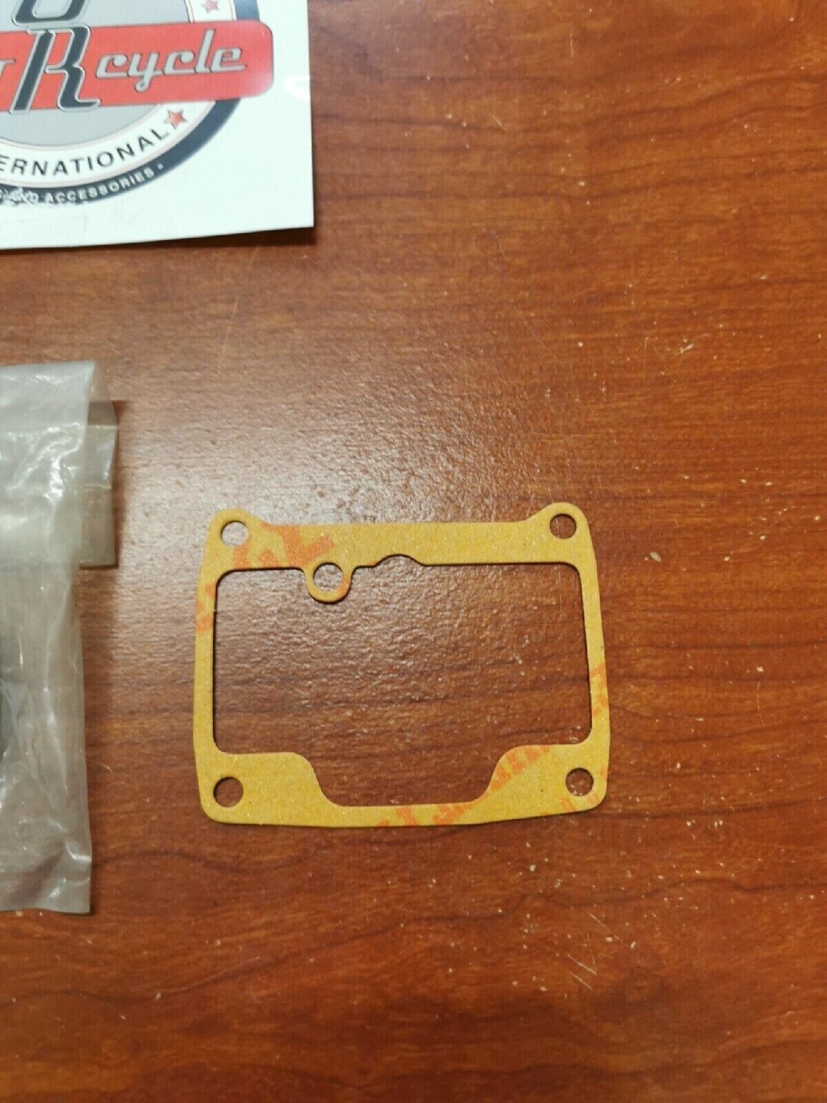 NOS Yamaha TZ350 YZ125 IT175 TZ250 GASKET FLOAT CHAMBER 483-14184-00-00 Y75