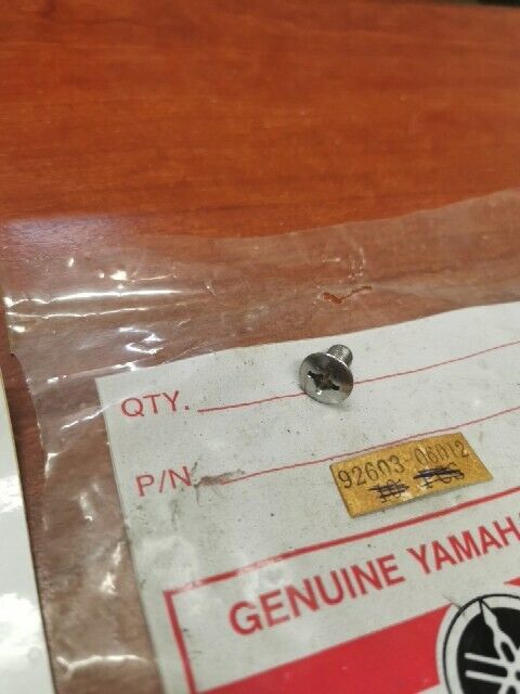 NOS Yamaha 1982 1983 YZ490 OVAL HEAD SCREW 92603-06012 SUB 98603-06012-00 Y163