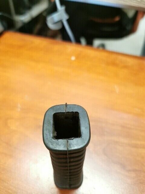 NOS Yamaha REAR FOOT REST COVER 168-27433-10-00 SUB 168-27433-00-00 Y115