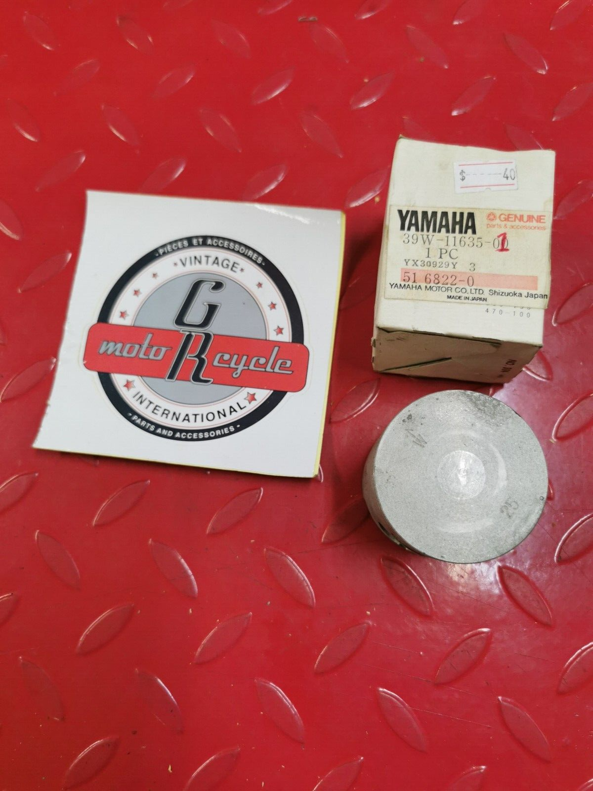 NOS YAMAHA PISTON 1 O/S 0.25 39W-11635-01-00 Y33