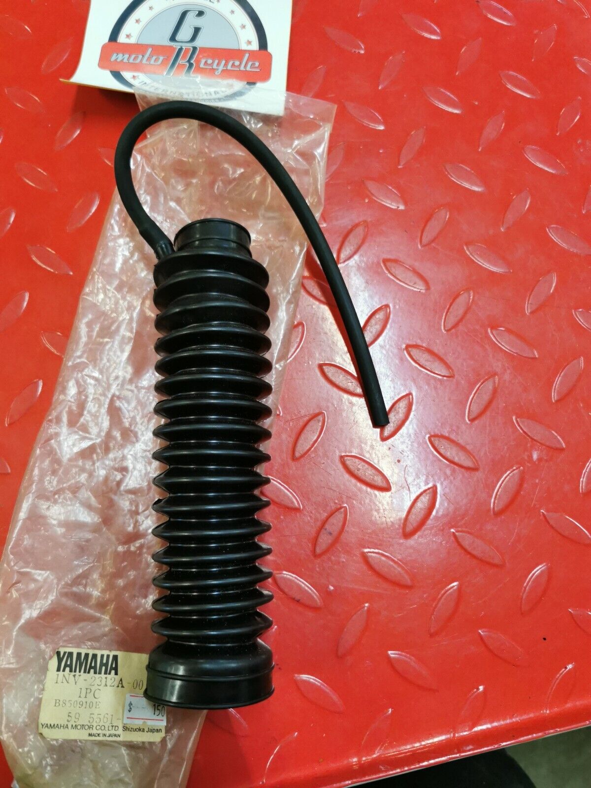 NOS Yamaha YTM225 1986 BOOT 1NV-2312A-00-00 Y19