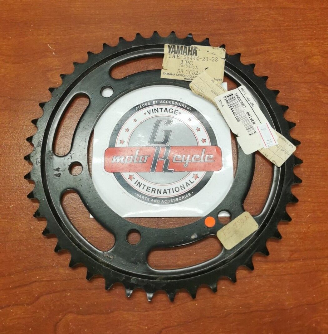 NOS Yamaha 1986 1987 FZX700 REAR DRIVE SPROCKET 44T 1AE-25444-20-33 Y89