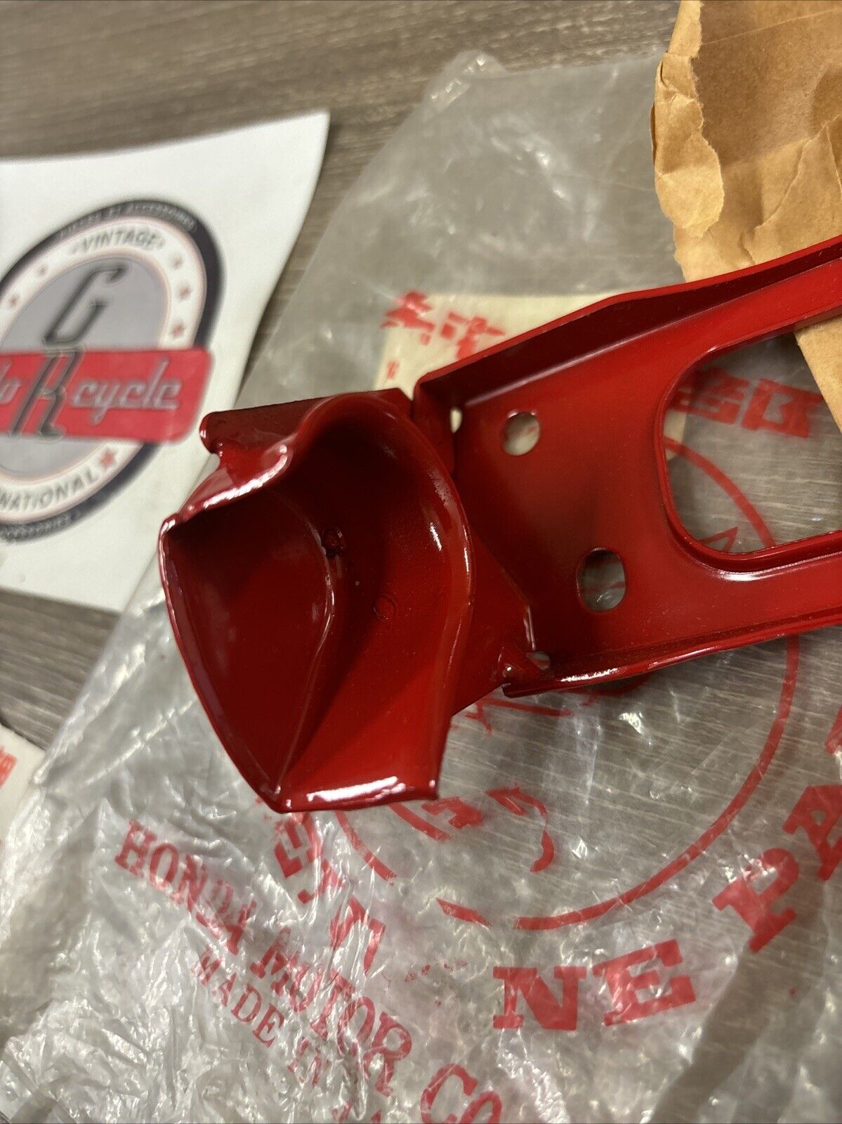NOS Honda 1983 - 1985 ATC200X REAR FENDER CATCH 80101-965-000 H136