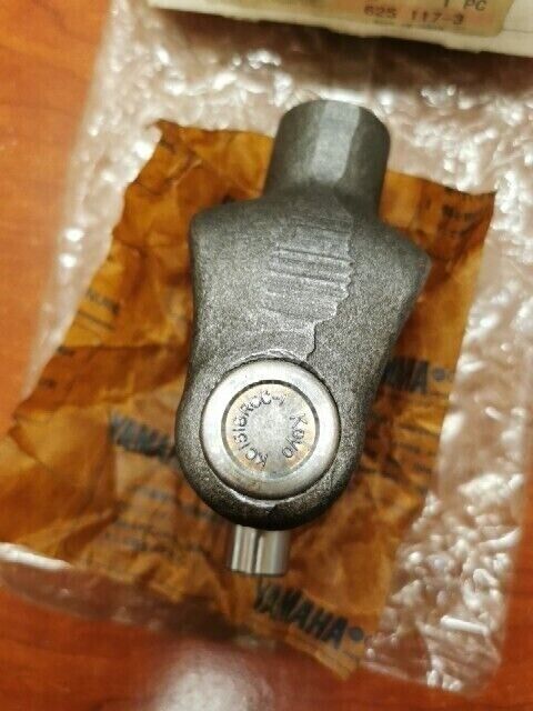 NOS Yamaha YFM350 REAR CROSS JOINT 1YW-46180-00-00 SUB. 1YW-46180-02-00 Y102