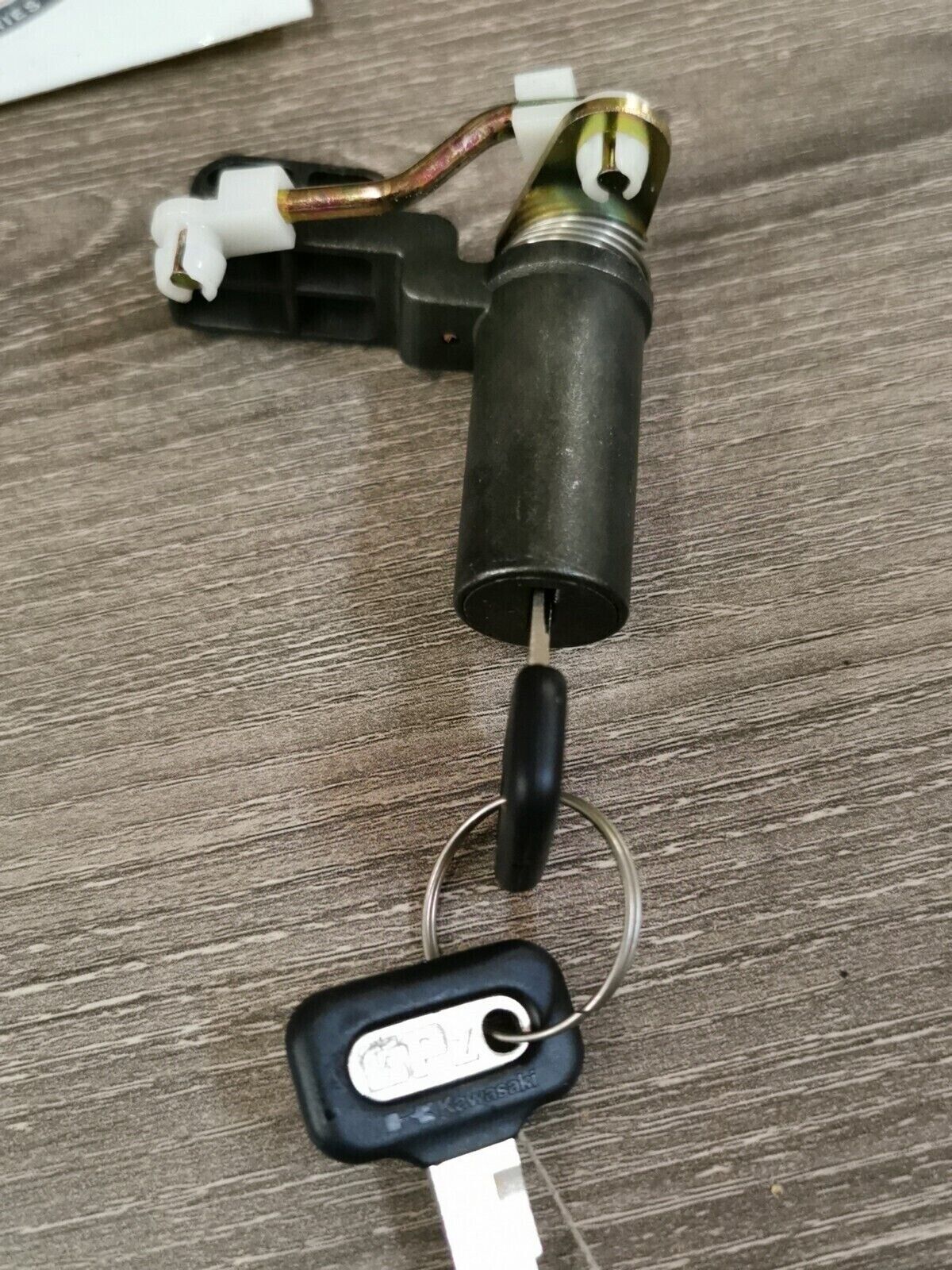 NOS KAWASAKI ZX600 1985 - 1987 Seat Lock Assembly 27016-5093 K28