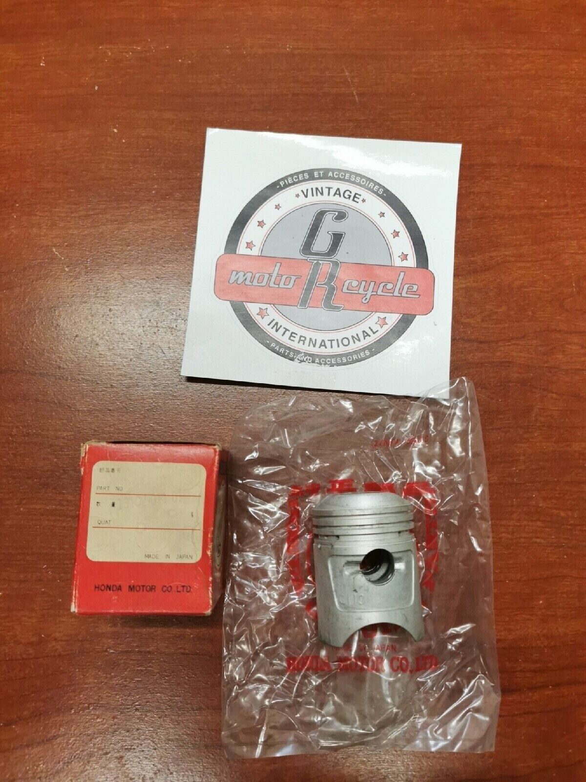NOS Honda CA110 PISTON (OS 0.25) 13102-011-010 H34