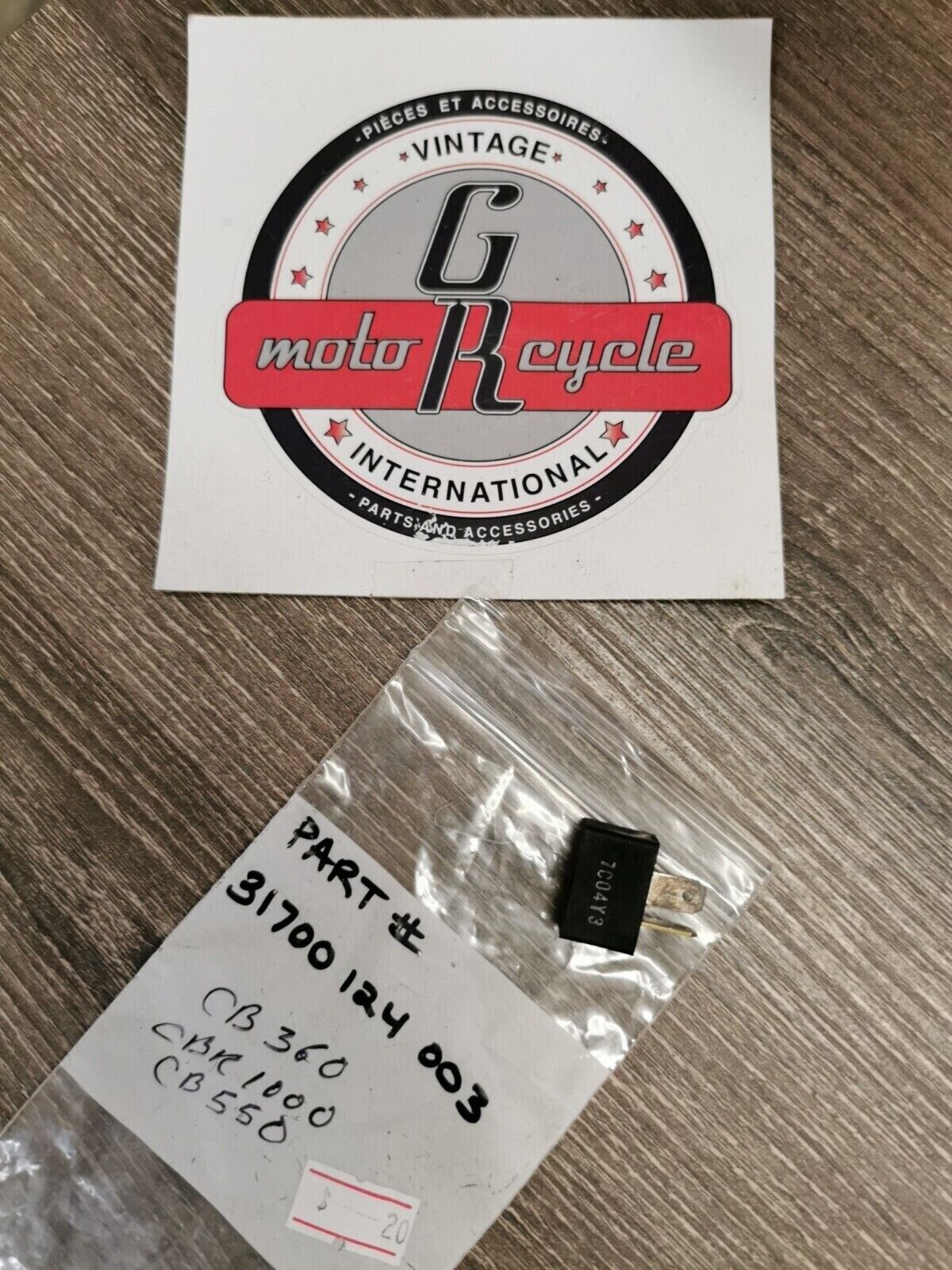 NOS HONDA CBR1000F RECTIFIER ASSY  SILICON SHINDENGEN  31700-124-003 H59