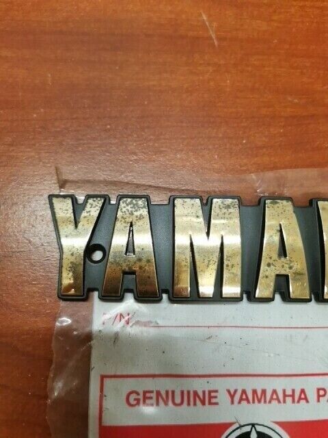 NOS Yamaha FUEL TANK EMBLEM (DAMAGED) 3G1-24162-00-00 SUB 4G7-24161-00-00 Y121