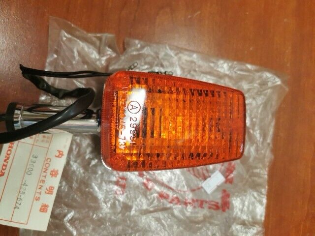 NOS Honda CB650 CB750 LEFT REAR TURN SIGNAL 33600-425-674 SUB 33600-425-679 H99