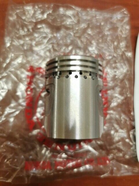 NOS Honda C105 CA105 CD105 PISTON (OS 0.25) 13102-002-000 H4