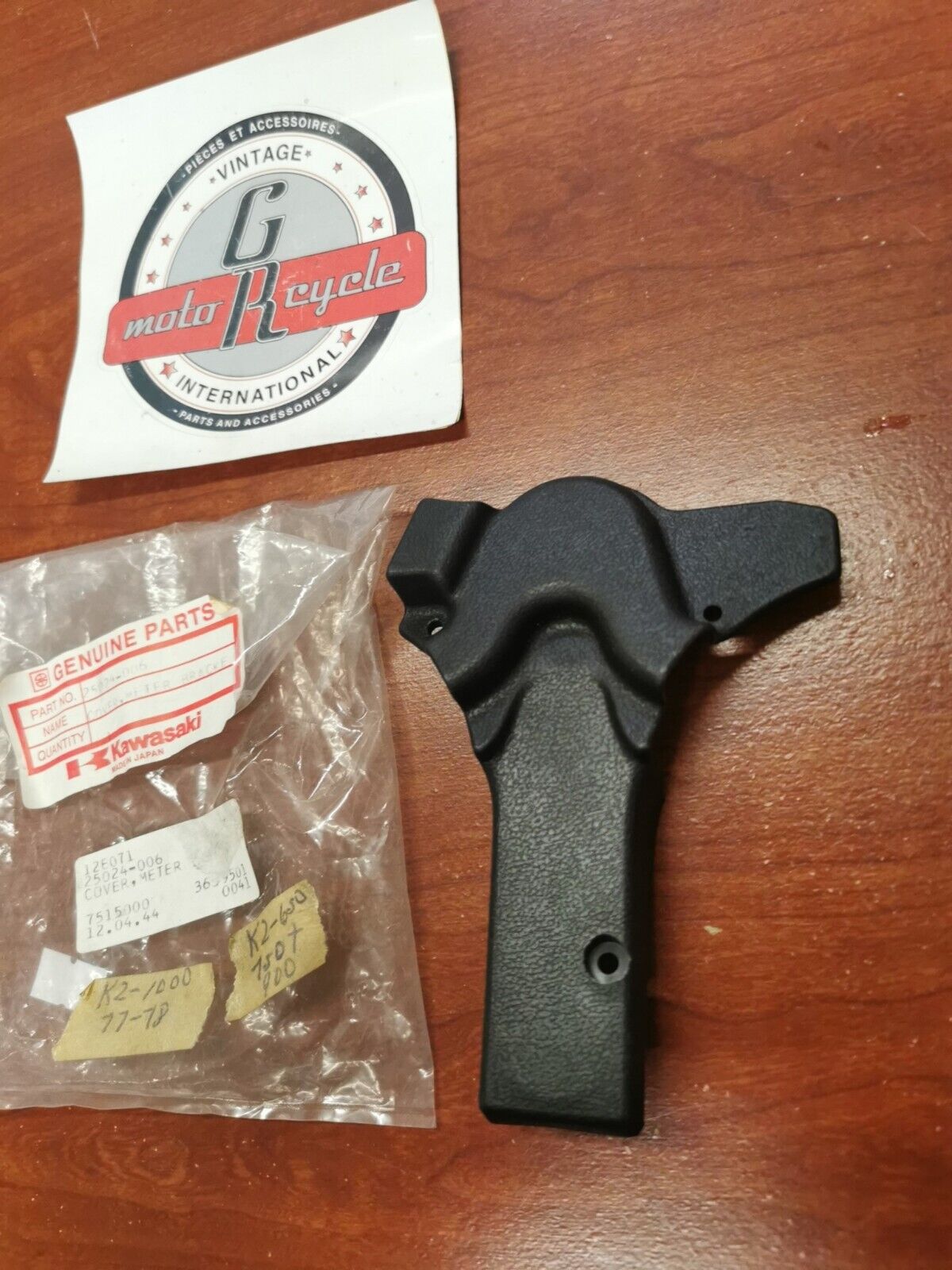 NOS Kawasaki KZ650 KZ750 KZ900 KZ1000 METER BRACKET COVER 25024-006 K35