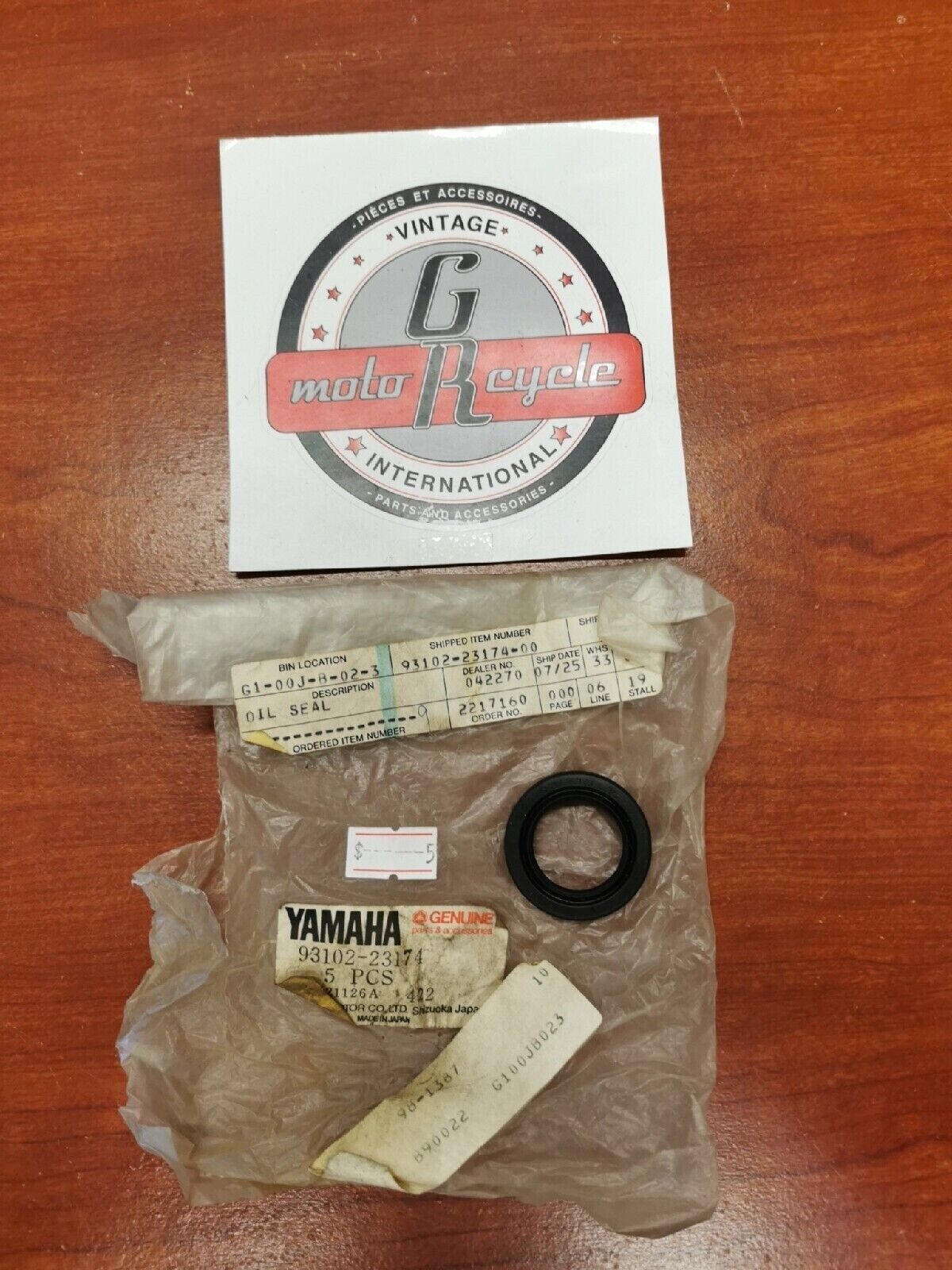 NOS Yamaha OIL SEAL 93102-23174-00 Y70