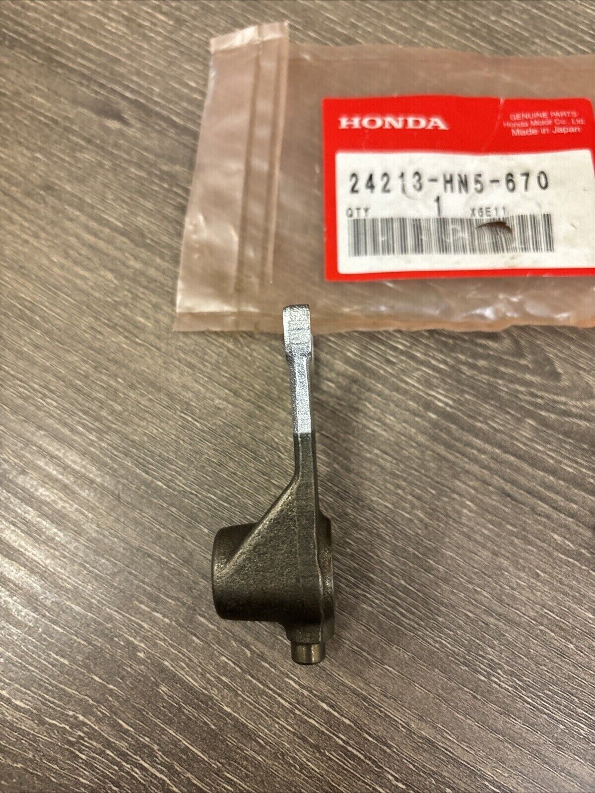 NOS Honda TRX350 REAR GEARSHIFT FORK 24213-HN5-670 H118