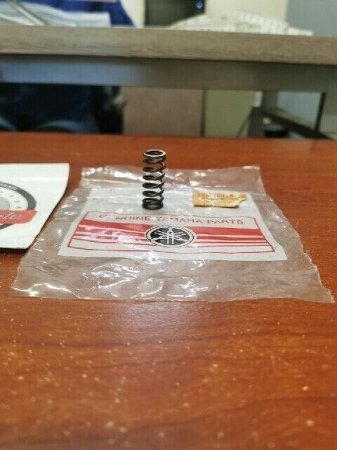 NOS Yamaha SPRING COMPRESSION 183-16333-70-00 SUB 90501-20123-00 90501-2036 Y154