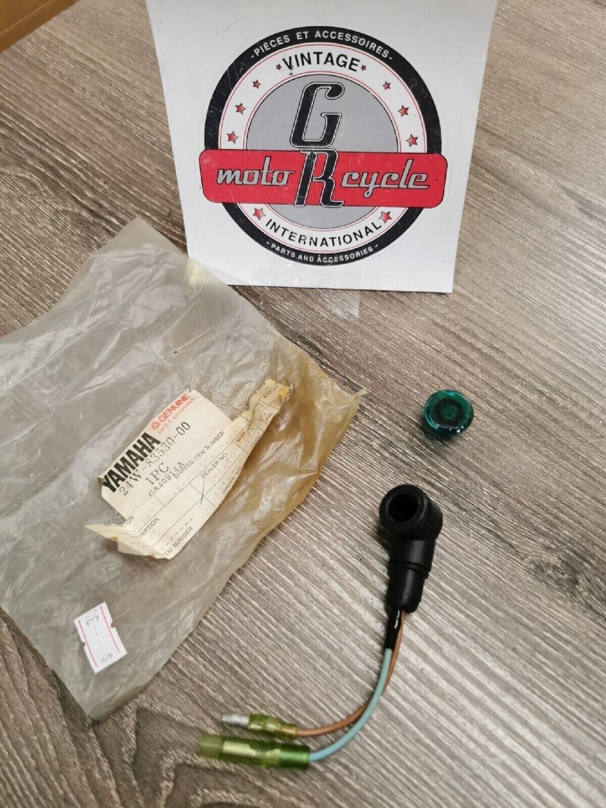 NOS YAMAHA Pilot Light Assembly  24W-83530-01-00  Y56