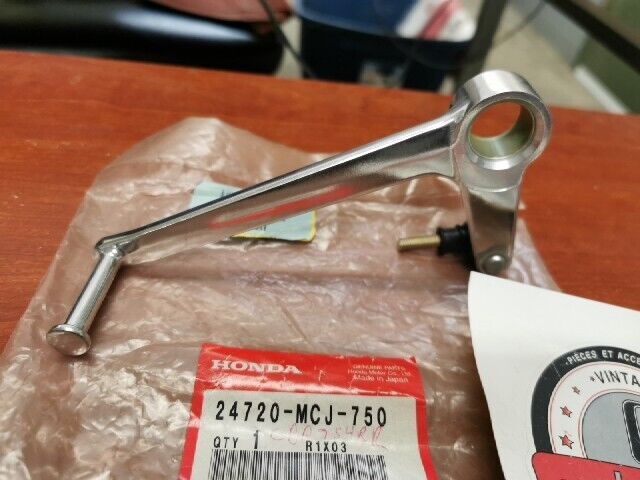 NOS Honda 2002 2003 CBR900RR GEARSHIFT PEDAL 24720-MCJ-750 H108