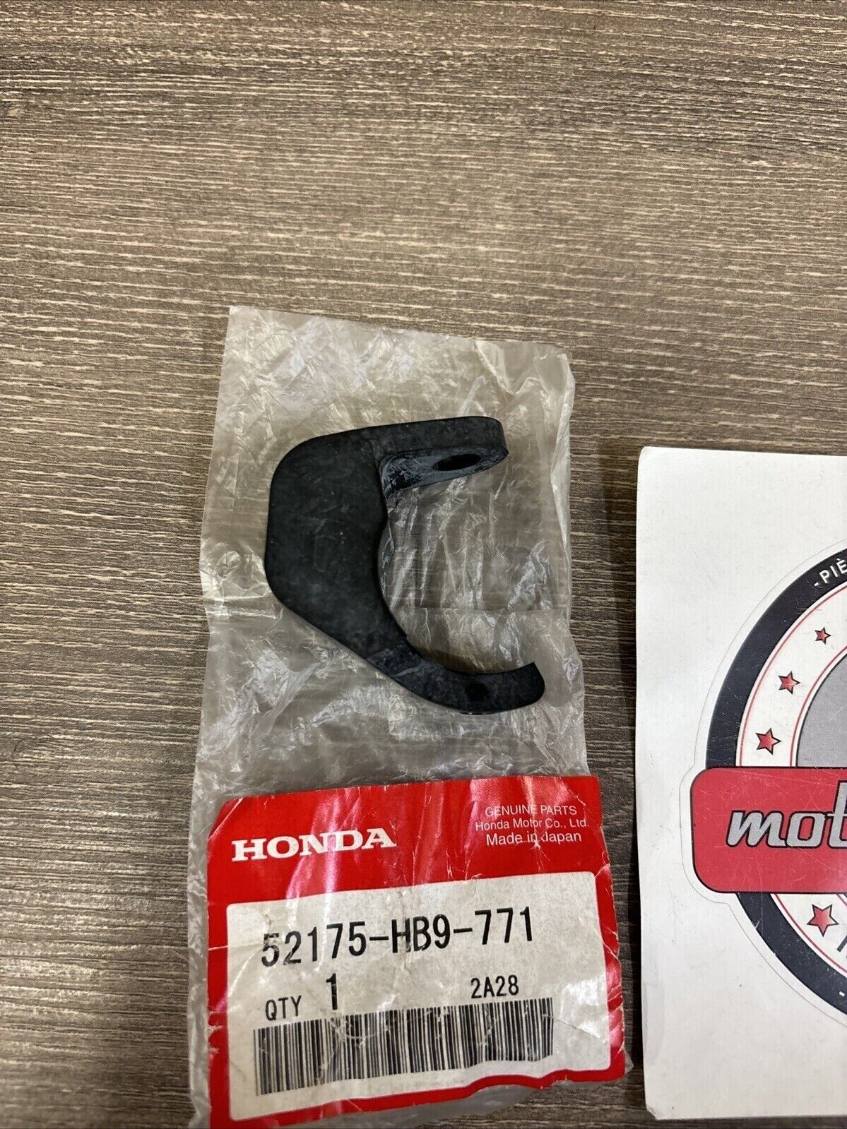NOS Honda 1988 1989 TRX250R CHAIN LOWER SLIDER 52175-HB9-771 H126