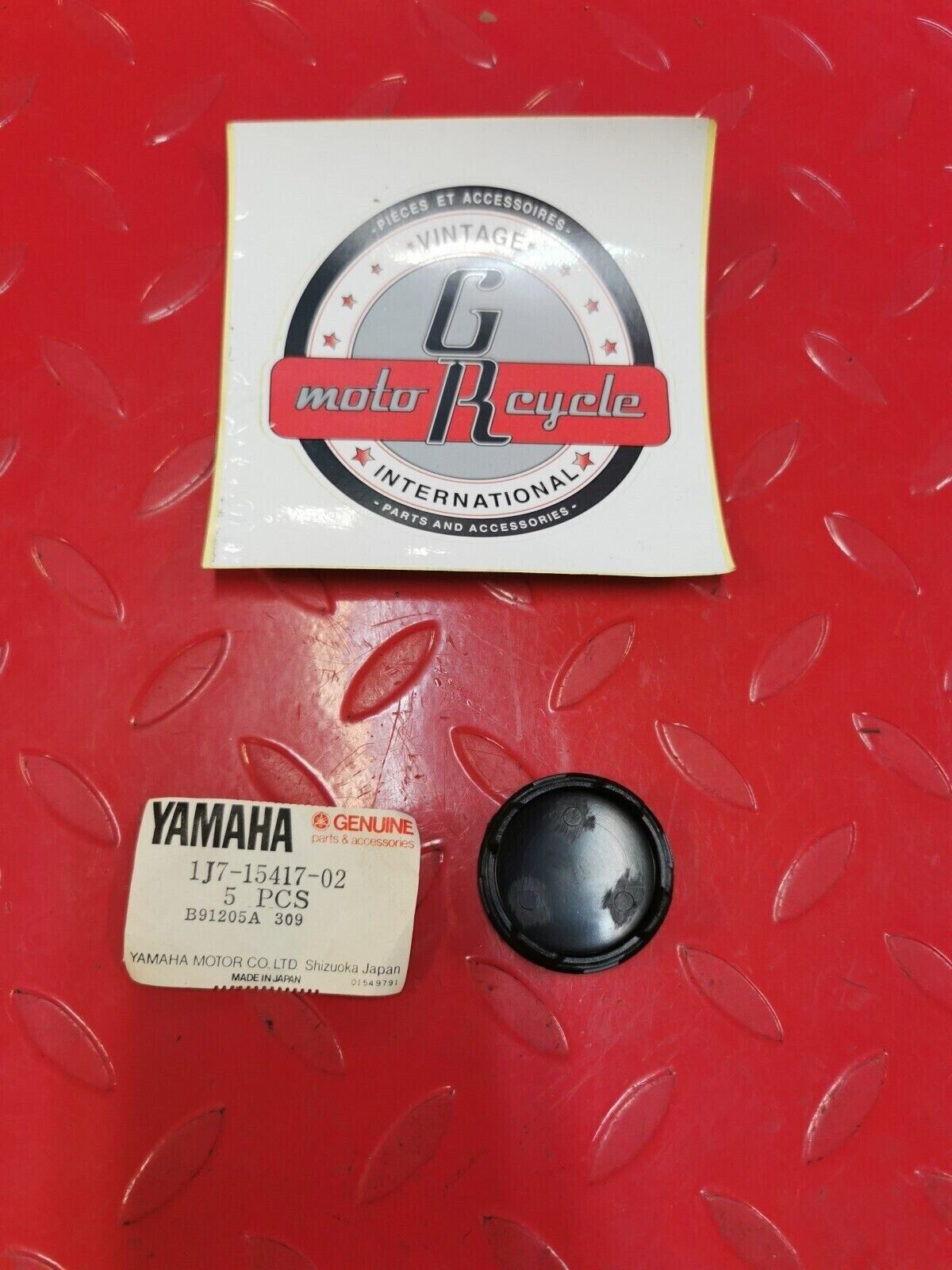 NOS YAMAHA TX650 XS1 XS2 XS650 1970 - 1979 COVER CAP 1J7-15417-02-00 Y29