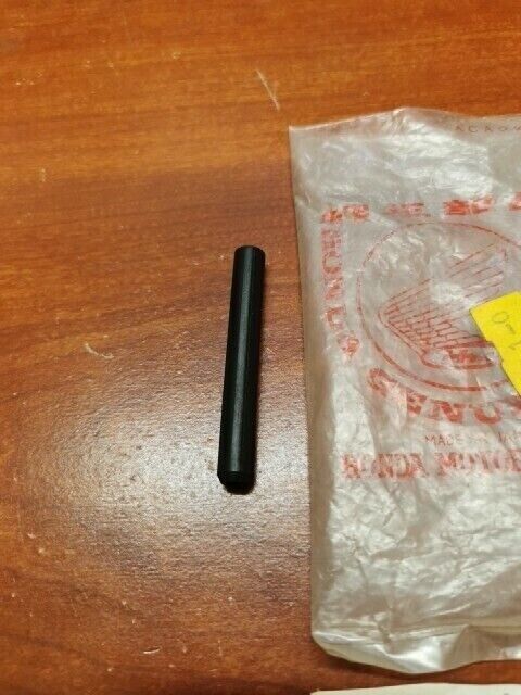 NOS Honda MT125 K0 K1 INSERT RUBBER B 12112-361-000 H93
