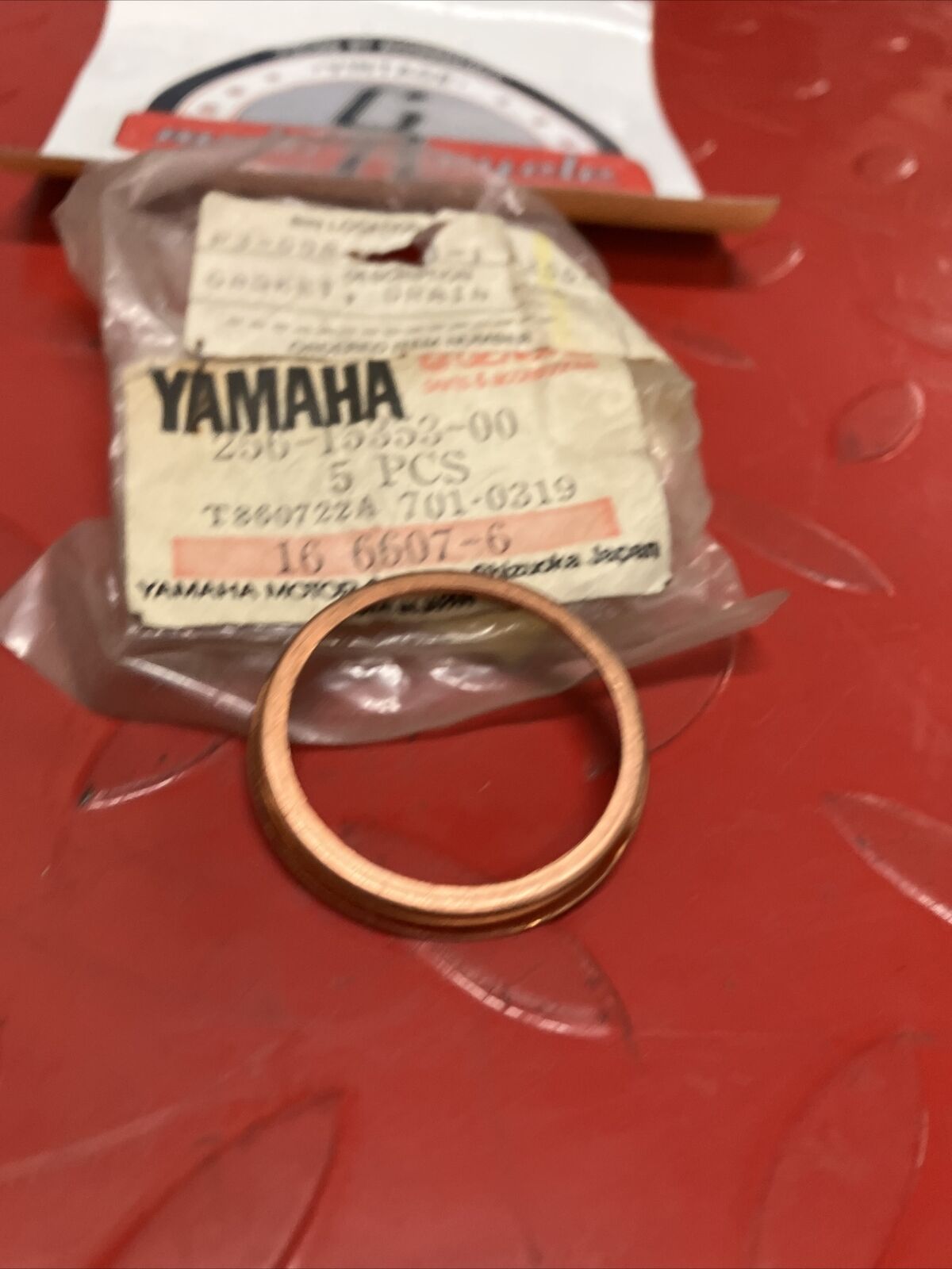 NOS YAMAHA DRAIN GASKET 256-15353-00-00 Y64