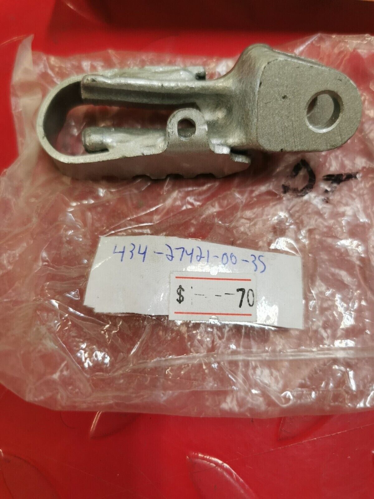 NOS Yamaha DT100 DT175 DT250 DT400 FOOTREST 2 434-27421-00-35 Y24