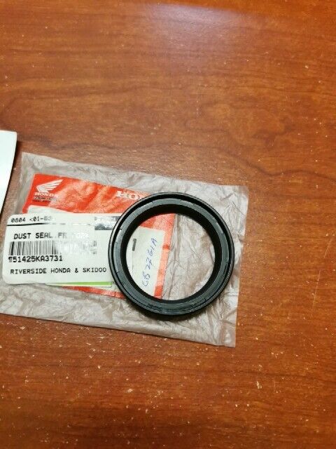 NOS Honda CR125R CR250R CR480R FRONT FORK DUST SEAL 51425-KA3-731 H152